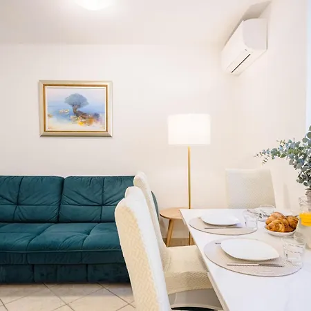 Apartament No.3 *